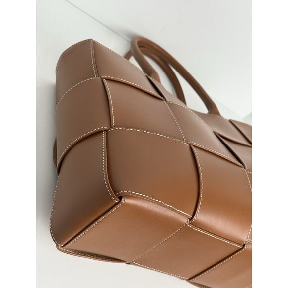Bottega Veneta Nappa Maxi Intrecciato Men’s Arco Tote in Wood - Picture 8 of 16